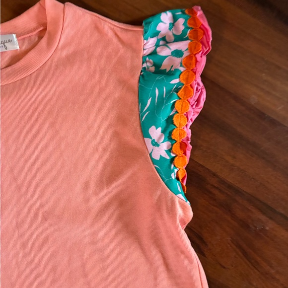 Colorful Ruffle Sleeve Blouse - Picture 3 of 3